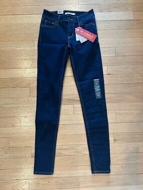 Levis Women’s Dark Blue Stretch Skinny Jeans